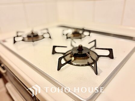 時をえて愛されるデザインが、日常を特別なひとときへと昇華させます。この場所から、心満たされる豊かな食卓が始まります。