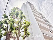 バルコニーからの眺望は開放感にあふれ、心安らぐひととき。
