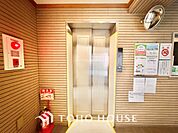 ◆木漏れ日◆の様な採光が優しく足元を照らし、心地いい暮らしの道しるべを写し出す。この空間で過ごす家族との語らいの時間がとても素敵で幸せを感じるかもしれない。【Holiday of a home】