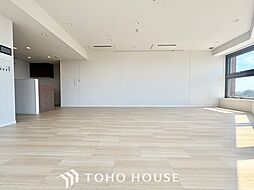 【LIVING】◆眩い◆光が燦々と入り、家族の笑顔を照らす。「いつまでも続いて」と願う夢のような毎日がここにある