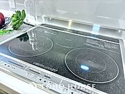 毎日料理をする、料理が好き、家族が多くて量を作る必要がある、等の方々にとっては必須の3口コンロ。同時進行で効率アップはもちろん鍋を移動する回数が減り、無駄な動きを軽減することが出来ます。