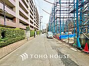 【はるか彼方へ】見上げれば高い空。手を伸ばせば吸い込まれそうな突き抜ける空間。空が高いと気持ちも高揚する。しばらく忘れていた、空を楽しむ生活を始めませんか。