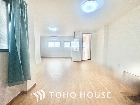 使いやすく、明るい洋室に仕上がります。子供部屋や趣味のお部屋にご利用できます。ご自身で家具などを配置し、素敵な空間を創り上げられます。