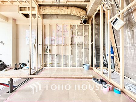 ◆隠された美しさ◆流麗な音楽が流れているような繊細でいながら整然かつ堅牢なこの空間。この空間は確かに美しい。しかし、そこには美しさ以上のものが隠されている。