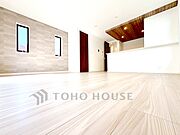 【LIVING】◆住む喜び、楽しさ、感動◆を君と共有したい。いつまでもずっと家族を見渡せるこの広い空間で。