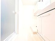 【WASHROOM】◆快適◆煌びやかな暮らしの中にも忘れたくない快適さ。大きな収納が助けてくれます。