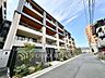 外観：【Exterior】街の景色の一部として佇むマンション。遠目からでも感じられる、整った外観の美しさ。