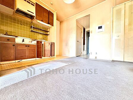 【Living Room】空間に余白があるという贅沢。家具を配置してもゆとりを感じる設計。自然と人が集まるリビングです。