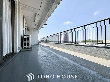 【BALCONY】◆BLUE SKY◆自然の心地よさに包まれる。大開口の外に広がるのは爽やかな青空