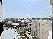 【BALCONY】◆BLUE SKY◆自然の心地よさに包まれる。大開口の外に広がるのは爽やかな青空。