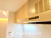 【KITCHEN】◆開放的◆後片付けが楽なシステムキッチン。収納スペースの充実！