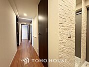 【Private room】家族個々の安らぎの空間。プライベートなBedRoomは暮らす方の感性で造り上げたいもの。誰もが好みで飾れるシンプルな室内に仕上げてあります。