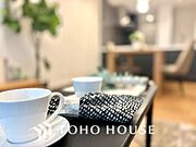 【LIVING】◆眩い◆光が燦々と入り、家族の笑顔を照らす。「いつまでも続いて」と願う夢のような毎日がここにある。