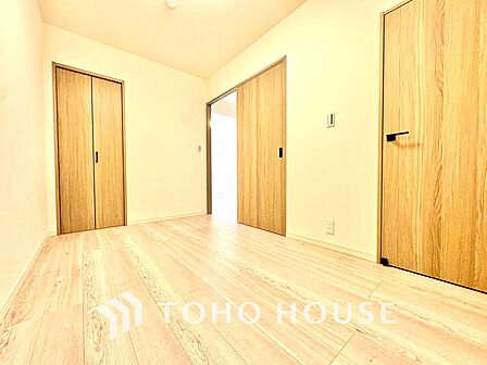 【居室】シンプルで使いやすく、どんな家具にも馴染む居室です。