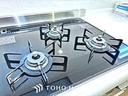 毎日料理をする、料理が好き、家族が多くて量を作る必要がある、等の方々にとっては必須の3口コンロ。同時進行で効率アップはもちろん鍋を移動する回数が減り、無駄な動きを軽減することが出来ます。
