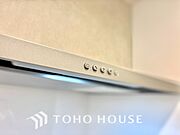 【KITCHEN】◆開放的◆後片付けが楽なシステムキッチン。収納スペースの充実！