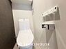 トイレ：【toilet】トイレットペーパーの使用回数を減らせることです。 シャワートイレを使用すれば、洗浄して汚れを落とすことができるため、トイレットペーパーの使用を最小限にとどめることができます。