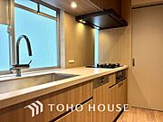 【KITCHEN】◆ワクワク◆開放的で機能性も高いシステムキッチン。お子様は毎日のご飯にワクワク！