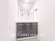 【WASHROOM】◆快適◆煌びやかな暮らしの中にも忘れたくない快適さ。大きな収納が助けてくれます。