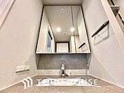 【WASHROOM】◆快適◆煌びやかな暮らしの中にも忘れたくない快適さ。大きな収納が助けてくれます。