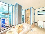 温かい光に包まれて、紡がれる日常。なにげない一瞬が、いつかかけがえのない記憶になる。