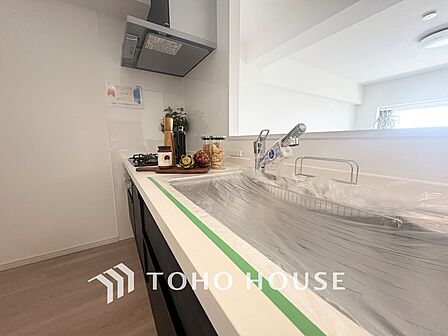 ◆愛育◆キッチンは家族の絆を育む大切な空間。シンプルで使い易いSystemKitchenで愉しく作る料理は愛情のある美味しいご馳走に。家族で使える広々としたダイニングキッチンです。