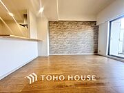 ◆瀟洒な空間◆落ち着きのある彩が見事に調和させた瀟洒な空間を演出。ここに集まる家族の会話と笑顔が絶え間なく続く幸せな空間。