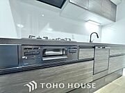 ◆愛育◆キッチンは家族の絆を育む大切な空間。シンプルで使い易いSystemKitchenで愉しく作る料理は愛情のある美味しいご馳走に。家族で使える広々としたダイニングキッチンです。