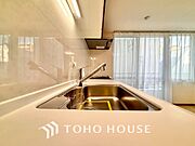 ◆愛育◆キッチンは家族の絆を育む大切な空間。シンプルで使い易いSystemKitchenで愉しく作る料理は愛情のある美味しいご馳走に。家族で使える広々としたダイニングキッチンです。