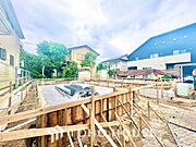 野川のせせらぎ、小鳥のさえずり。息をふと止めてゆっくりと瞼を閉じると、映る世界は水面の波紋。静寂な中、優しく揺れる様はまるで僕の心の中を映しているようだ。