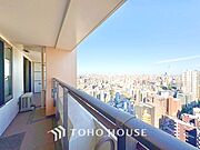 【バルコニー】東京スカイツリーが日常の景色の一部に。広い空と圧倒的シンボルを堪能できる景観。
