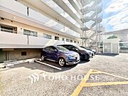 敷地内駐車場を完備。ゆとりある配置計画により、お車の出し入れもスムーズに行えます。