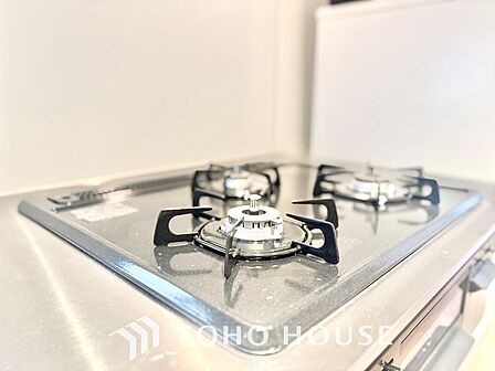 ◆愛育◆キッチンは家族の絆を育む大切な空間。シンプルで使い易いSystemKitchenで愉しく作る料理は愛情のある美味しいご馳走に。家族で使える広々としたダイニングキッチンです。