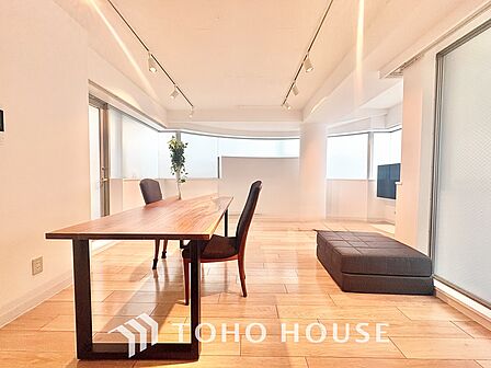 使いやすく、明るい洋室に仕上がります。子供部屋や趣味のお部屋にご利用できます。ご自身で家具などを配置し、素敵な空間を創り上げられます。
