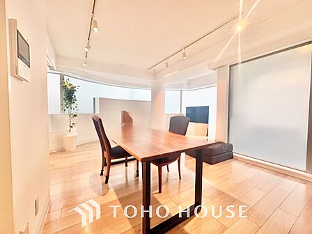 使いやすく、明るい洋室に仕上がります。子供部屋や趣味のお部屋にご利用できます。ご自身で家具などを配置し、素敵な空間を創り上げられます。
