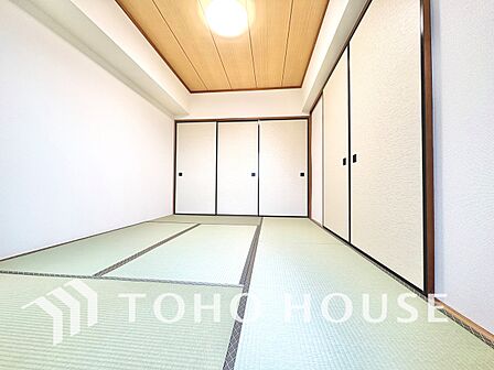 【居室】主寝室としても、お子様のお部屋としても使いやすい一室です。