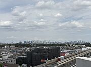 ◆青空テラス◆ベランダから望む紺碧の空からそよ風、そして目に映るのはグリーン広がる風光明媚な世界。それは清々しい自然の薫りを肌で感じる幸せな空間。
