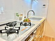 【KITCHEN】◆ワクワク◆開放的で機能性も高いシステムキッチン。お子様は毎日のご飯にワクワク！
