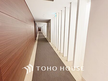 【ENTRANCE】◆そびえ立つ◆我が家のシンボル。遠くの空が赤く染まる夕べが待ち遠しい。