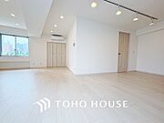 現在改装中◆陽光◆が差し込む。この開放的なLDKに家族の笑顔が集う。家族が一緒に過ごす空間は明るく、そして居心地よく。