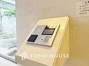 【AUTO　LOCK】◆オートロック機能◆女性やご子息も安心・安全のセキュリティです。