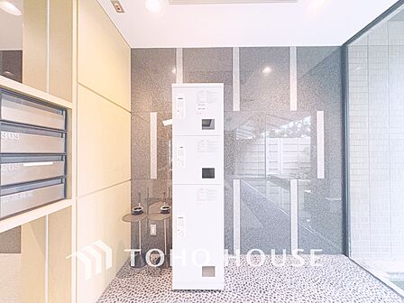 【ENTRANCE】◆そびえ立つ◆我が家のシンボル。遠くの空が赤く染まる夕べが待ち遠しい。