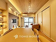 【LIVING】◆眩い◆光が燦々と入り、家族の笑顔を照らす。「いつまでも続いて」と願う夢のような毎日がここにある。
