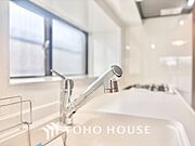 【KITCHEN】◆開放的◆後片付けが楽なシステムキッチン。収納スペースの充実！
