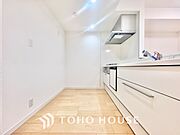 【KITCHEN】愛おしい家族との団欒の時間をより一層幸せなものに感じさせる煌びやかなLDK。輝かしい毎日が待っています。