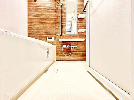 【浴室】一日の疲れをゆっくり癒してくれる、落ち着いた浴室空間です。