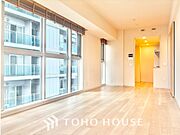 叶えたかったのは落ち着きのあるナチュラルな風合い、そして開放感があるリビング。優雅な気分に浸れる幸せな時間を家族が自然と集まりたくなるこの空間で。