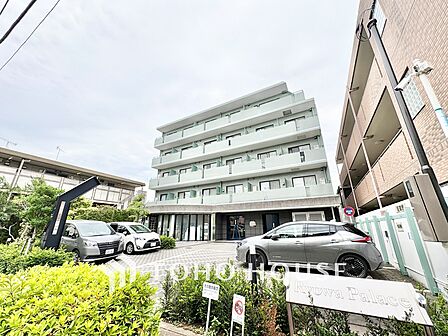 ◆共有空間◆些細な事でほっぺを膨らまして怒る君。それでも僕達はこれからも一緒だよ。喧嘩をしても離れたくないから一つはさんだ同じ場所にいる。分かるよ。そこに君が
