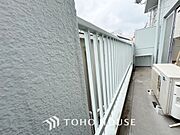 【Blue sky terrace】見上げると、空。時間を忘れ大空を見上げるなんて、いつぶりだろうか。こんなにも広く美しい情景がこの頭上にあったなんて。時間を忘れ、時を知る。