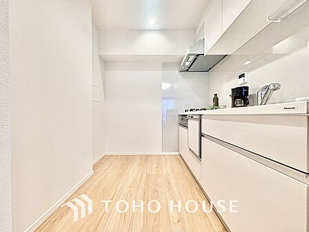 【KITCHEN】愛おしい家族との団欒の時間をより一層幸せなものに感じさせる煌びやかなLDK。輝かしい毎日が待っています。